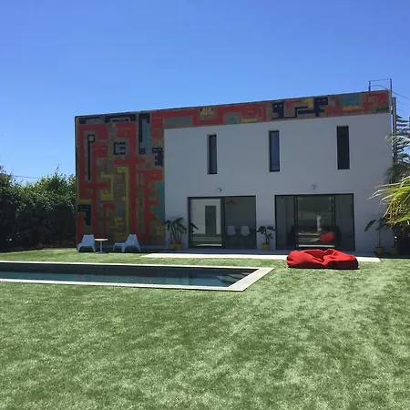 게스트하우스 Le Cube Design A Avec Piscine Et Cuisine