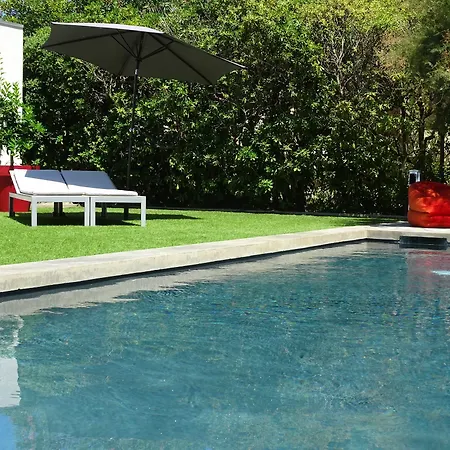 Le Cube Design A Avec Piscine Et Cuisine 게스트하우스 4*