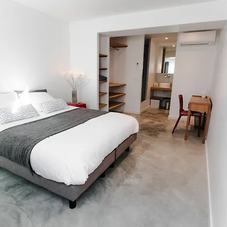 Le Cube Design A Avec Piscine Et Cuisine Pensionat